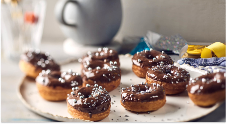Mini-Donuts mit Schokoladenglasur
